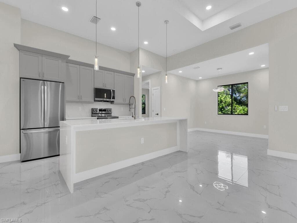 503 LINCOLN BLVD LEHIGH ACRES, FL 33936