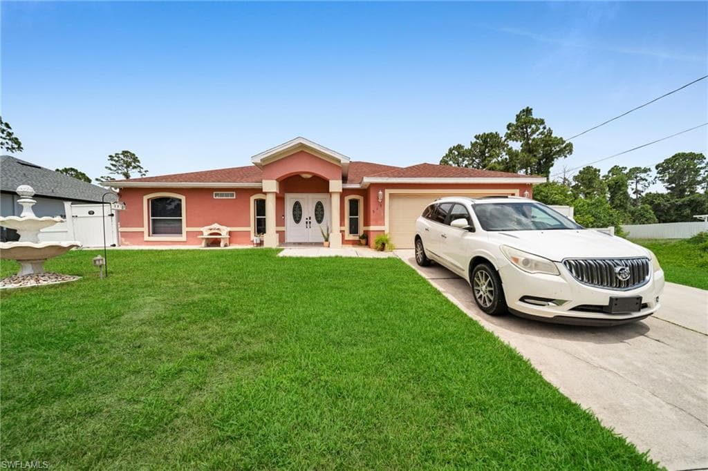 539 Summit AVE S LEHIGH ACRES, FL 33974