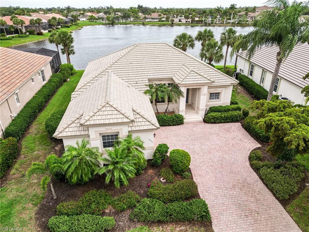 8864 New Castle DR FORT MYERS, FL 33908
