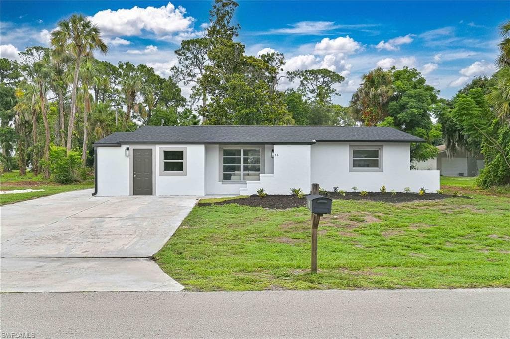 26 Maple AVE N LEHIGH ACRES, FL 33936