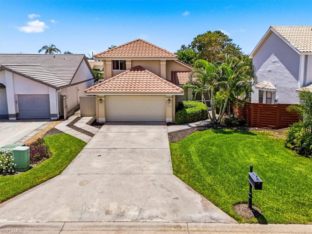 1268 Jardin DR NAPLES, FL 34104