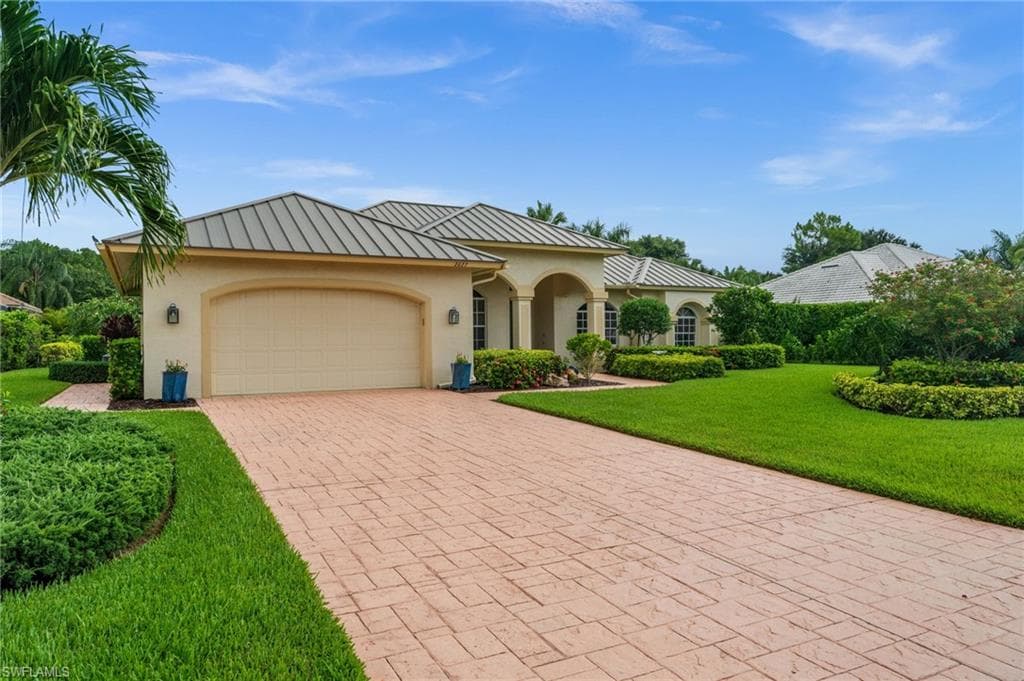 2027 Castle Garden LN NAPLES, FL 34110