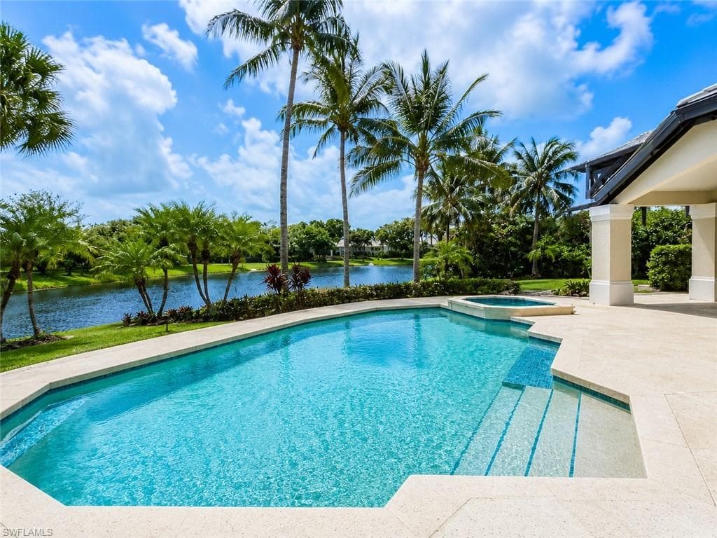 695 Ardmore LN NAPLES, FL 34108