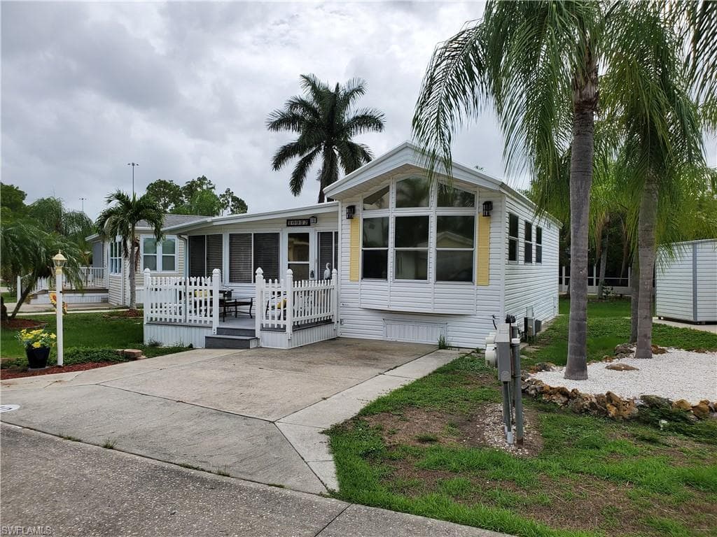 10952 Snowy Egret CIR ESTERO, FL 33928