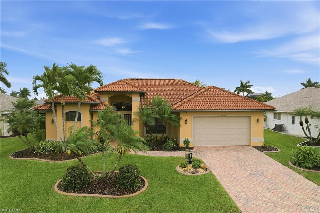 2400 SW 39th TER CAPE CORAL, FL 33914