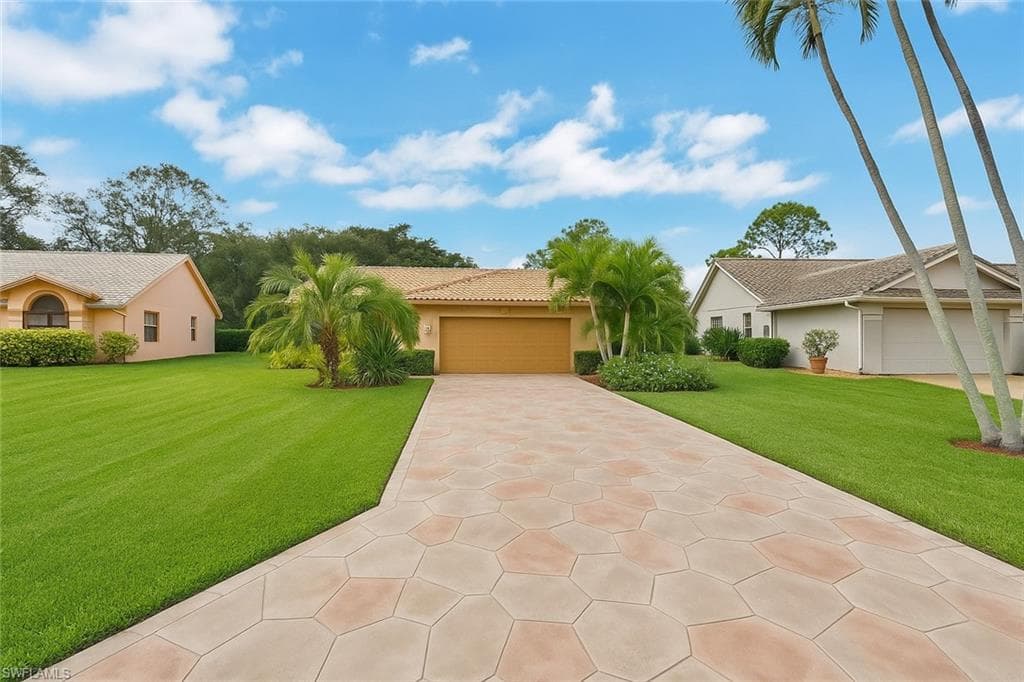 241 Saint James WAY NAPLES, FL 34104
