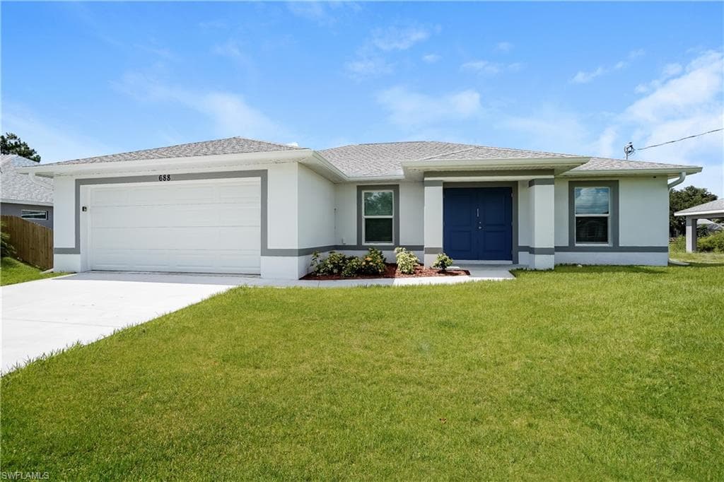 688 Manhattan ST E LEHIGH ACRES, FL 33974