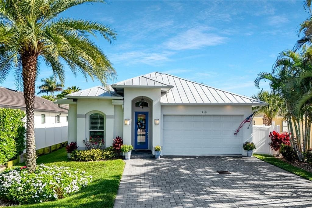 715 102nd AVE N NAPLES, FL 34108