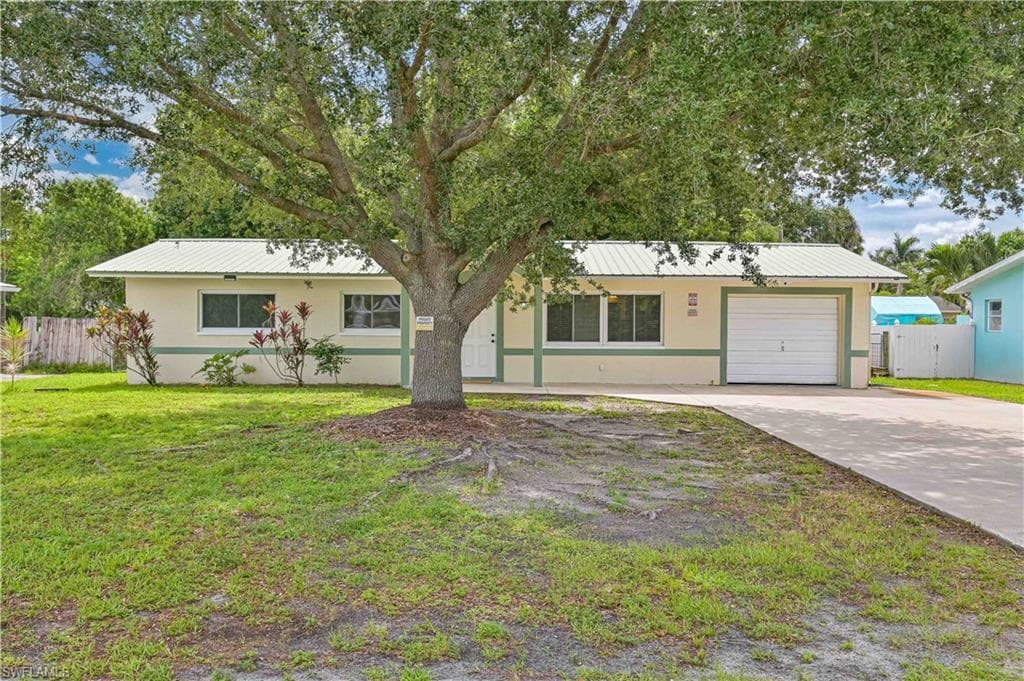1130 Travis AVE NORTH FORT MYERS, FL 33903