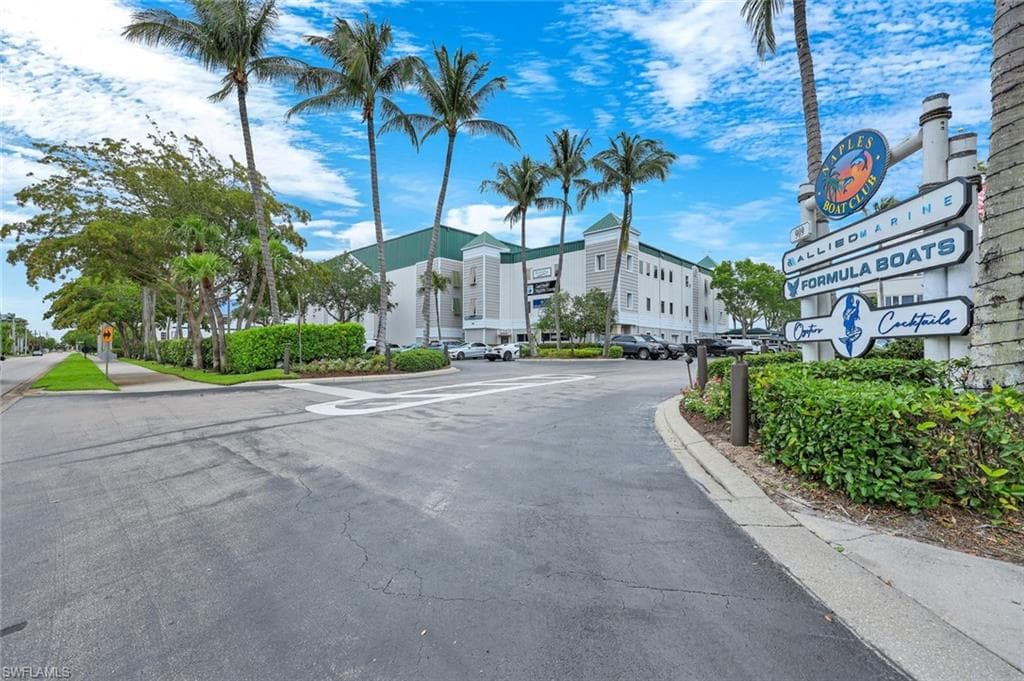 891 10th ST S NAPLES, FL 34102