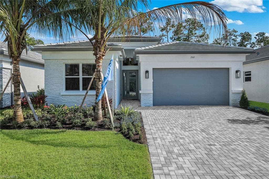 2565 Kingfisher DR NAPLES, FL 34112
