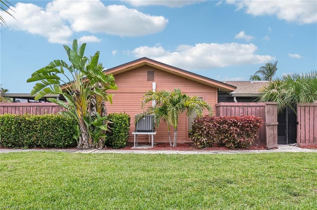 17327 Birchwood LN FORT MYERS, FL 33908