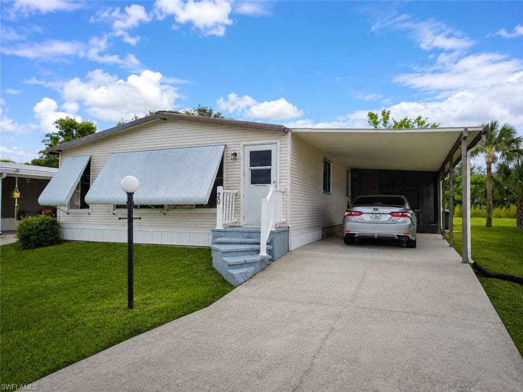 20 Grosbeak LN 20 NAPLES, FL 34114