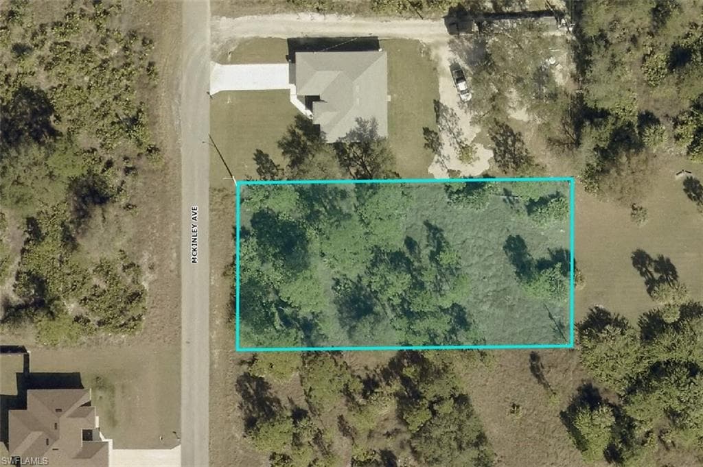 1310 McKinley AVE LEHIGH ACRES, FL 33972