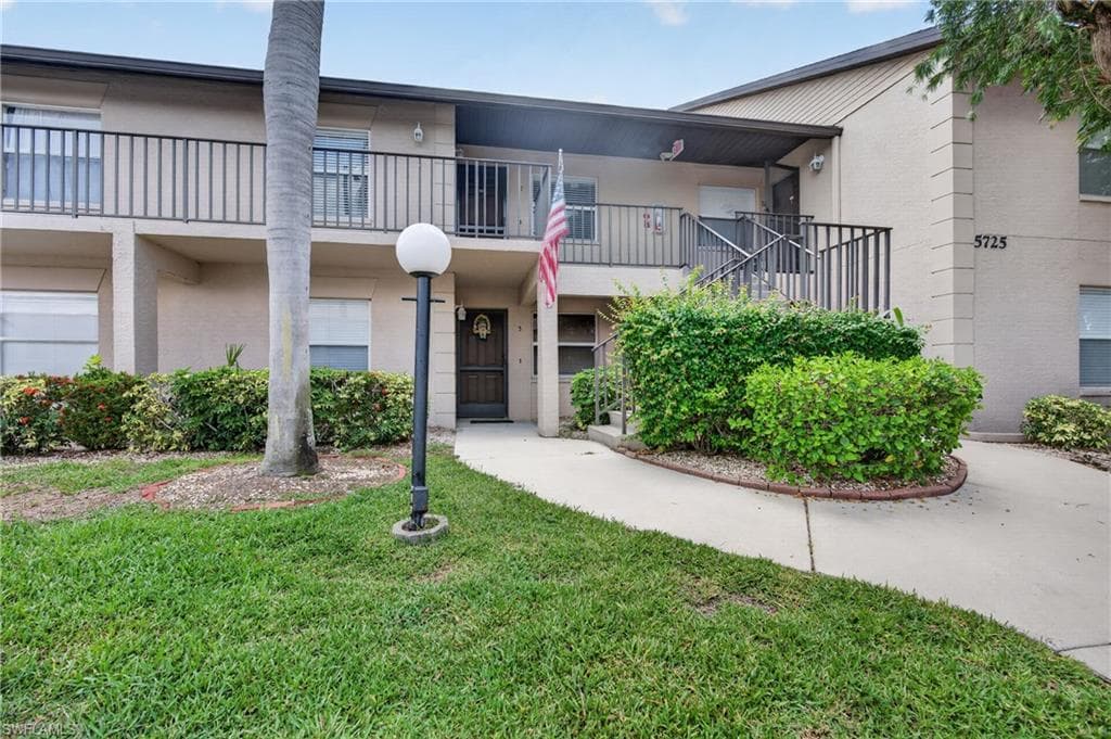 5725 Foxlake DR 5 NORTH FORT MYERS, FL 33917