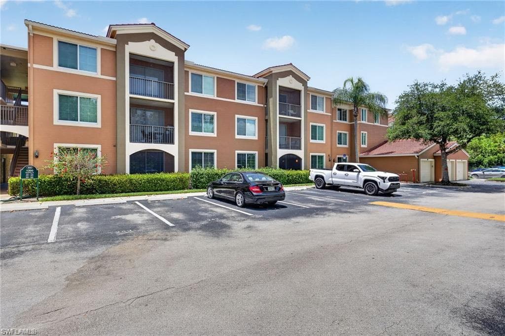 1200 Reserve WAY 105 NAPLES, FL 34105