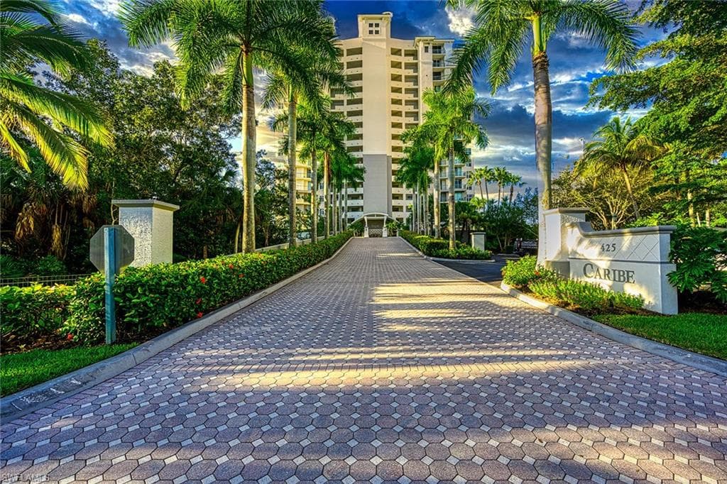 425 Cove Tower DR 901 NAPLES, FL 34110