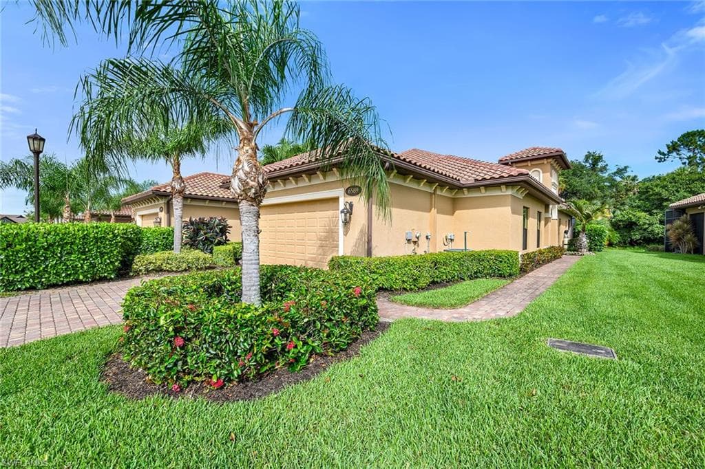 6589 Roma WAY NAPLES, FL 34113