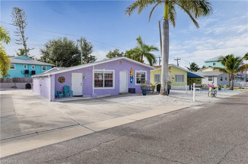 216 Fairweather LN FORT MYERS BEACH, FL 33931
