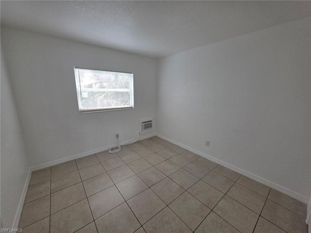 2452 Stella ST 105 FORT MYERS, FL 33901