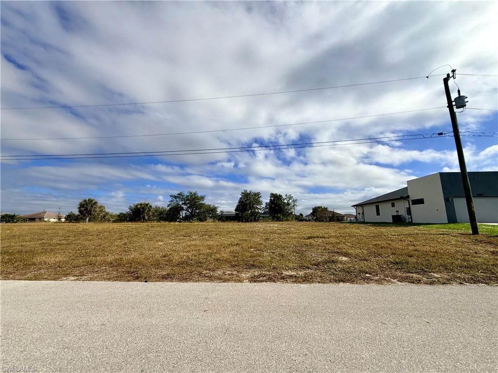 3431 SW 8th CT CAPE CORAL, FL 33914