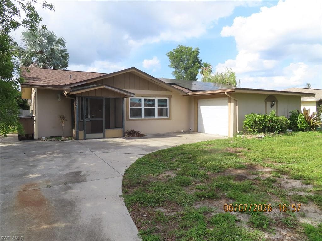521 SE 35th ST CAPE CORAL, FL 33904
