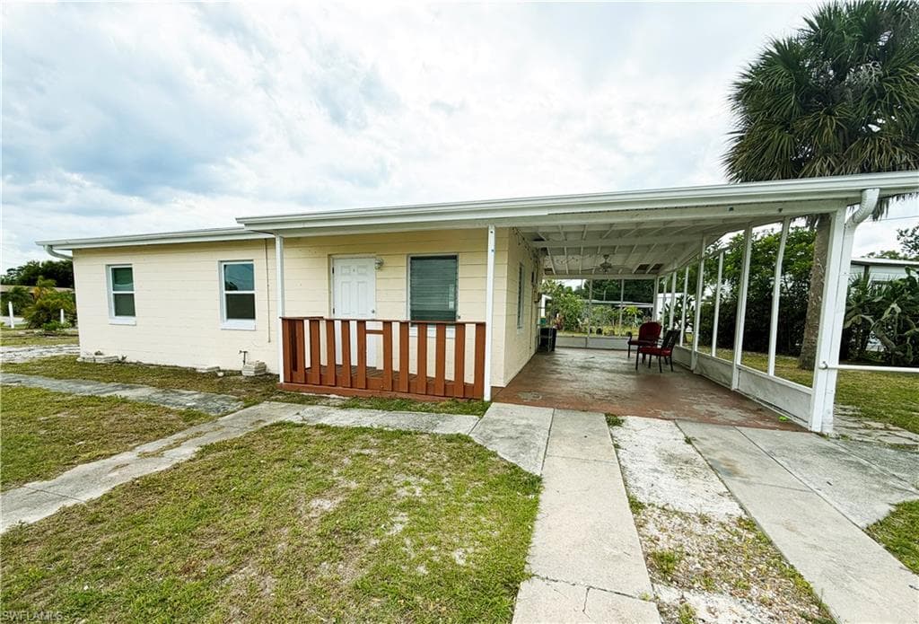 208 Martin DR NE PORT CHARLOTTE, FL 33952