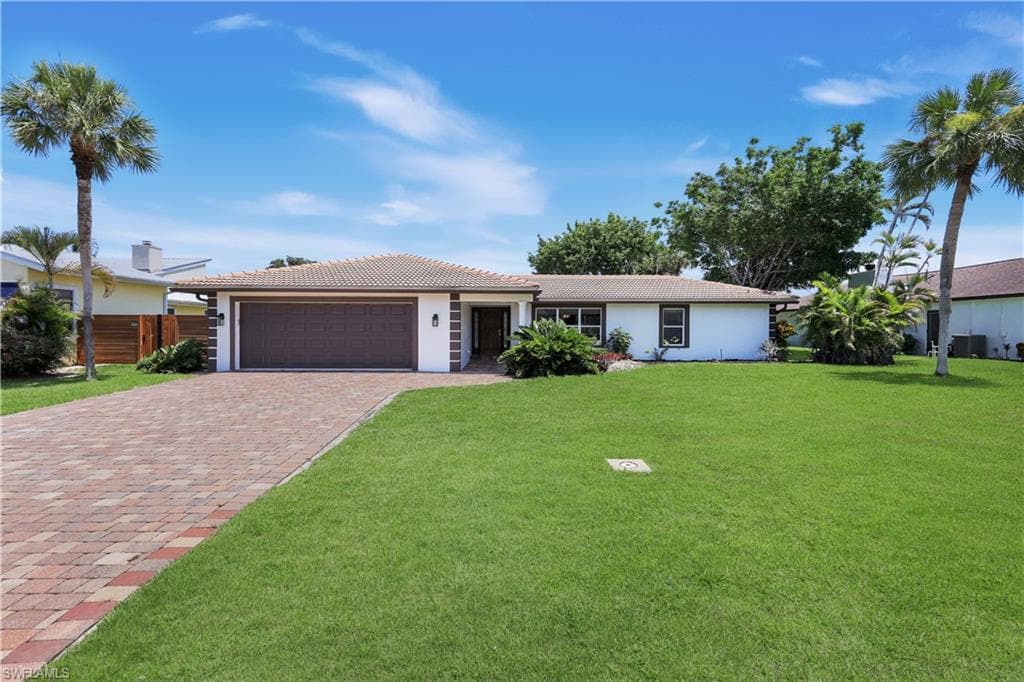 675 Pompano DR NAPLES, FL 34110