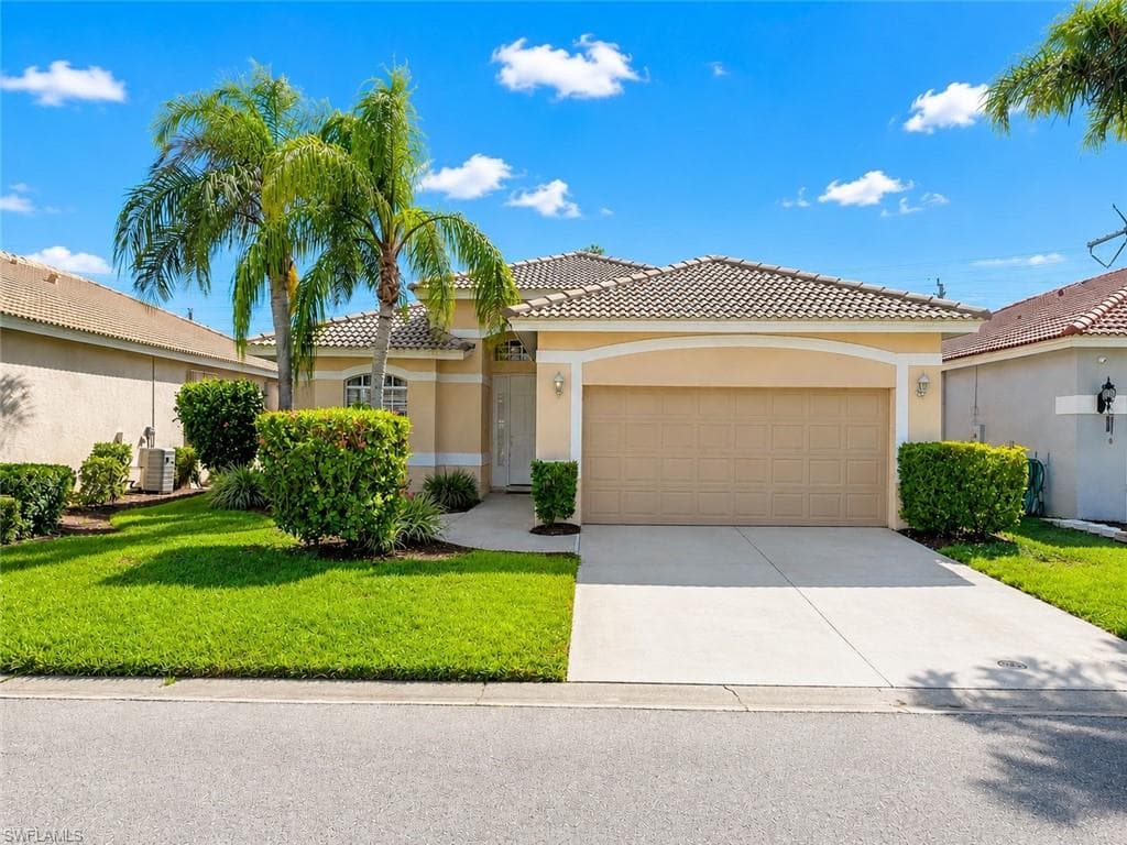 11204 Lakeland CIR FORT MYERS, FL 33913