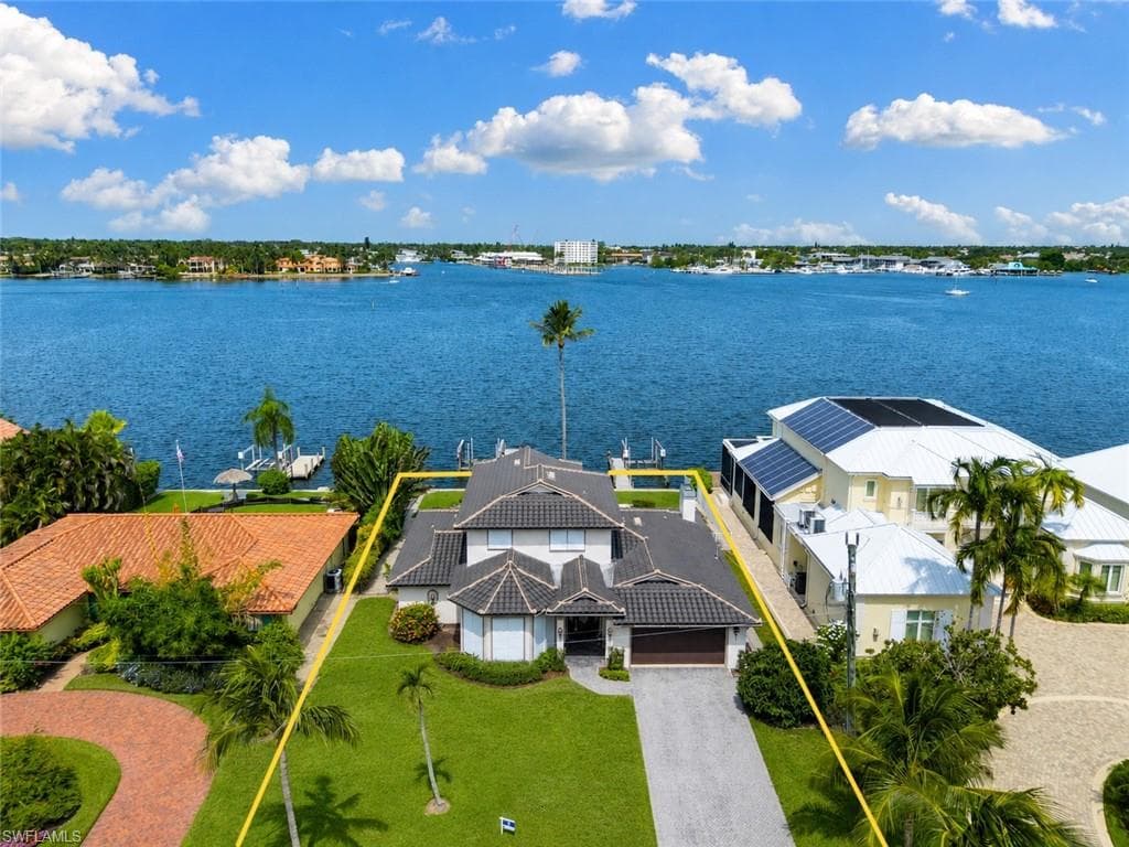 1535 Dolphin LN NAPLES, FL 34102