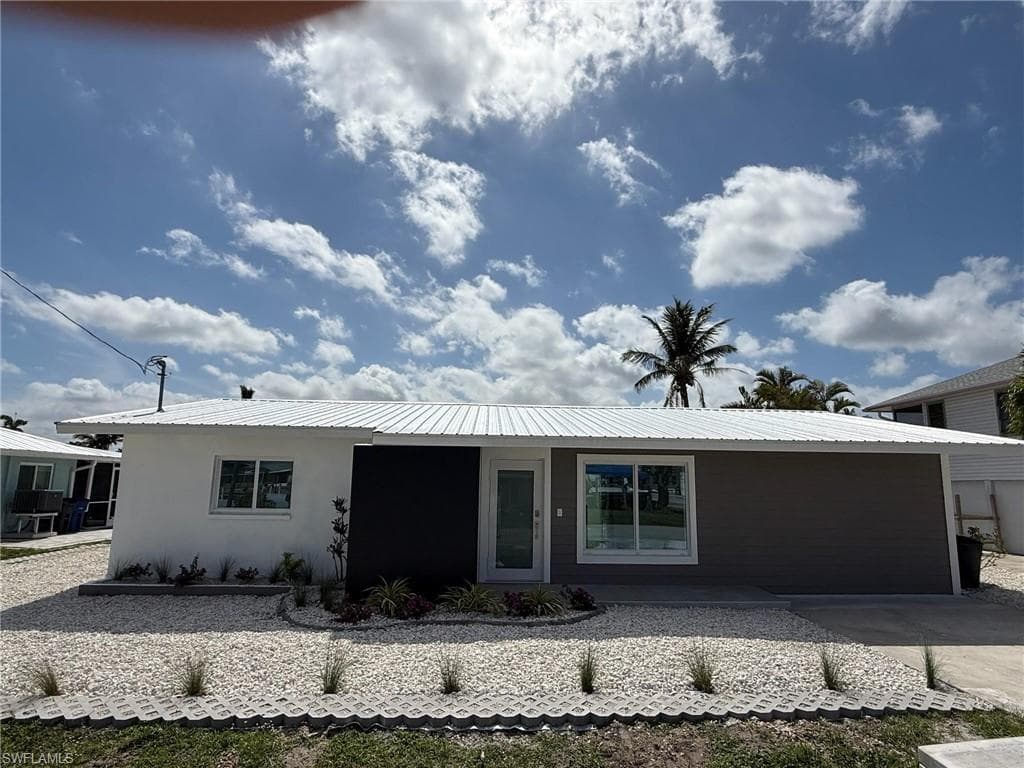 2823 Janet ST MATLACHA, FL 33993