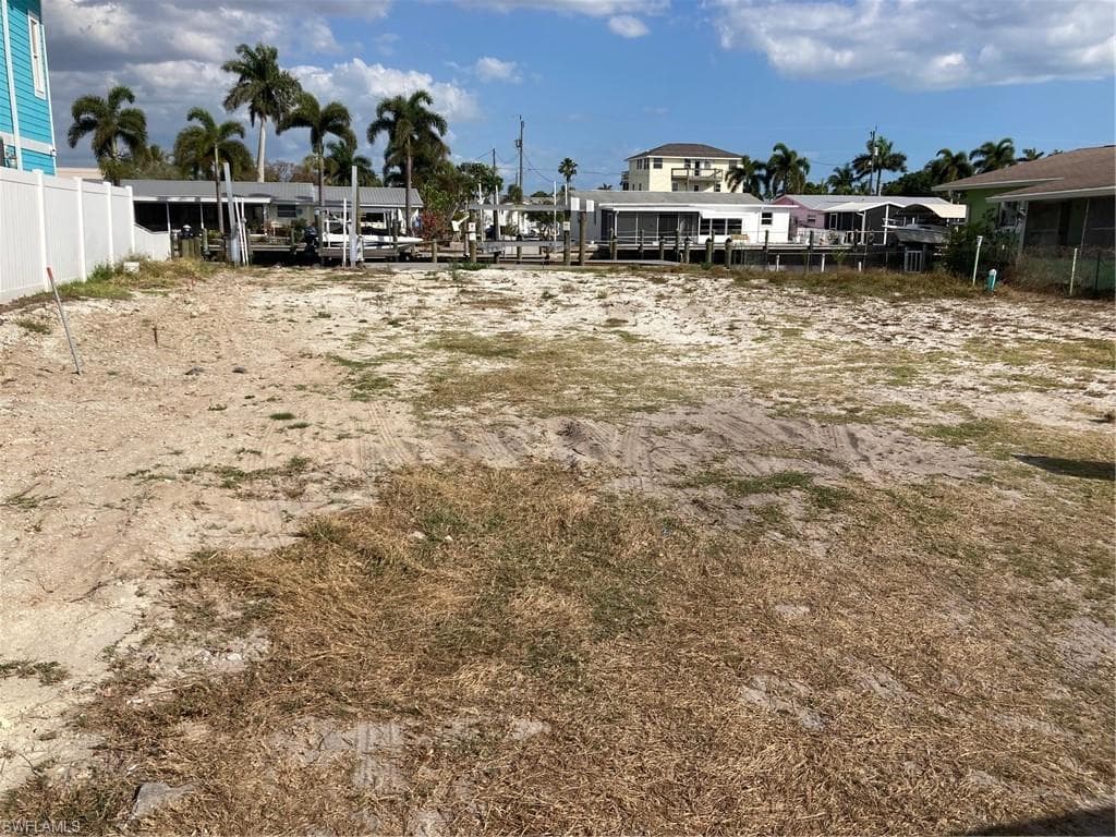 2849 TRIGGERFISH ST MATLACHA, FL 33993