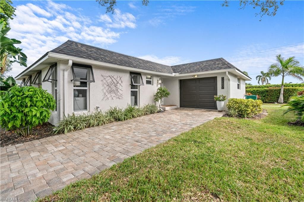 260 Lanchester CT 36 NAPLES, FL 34112