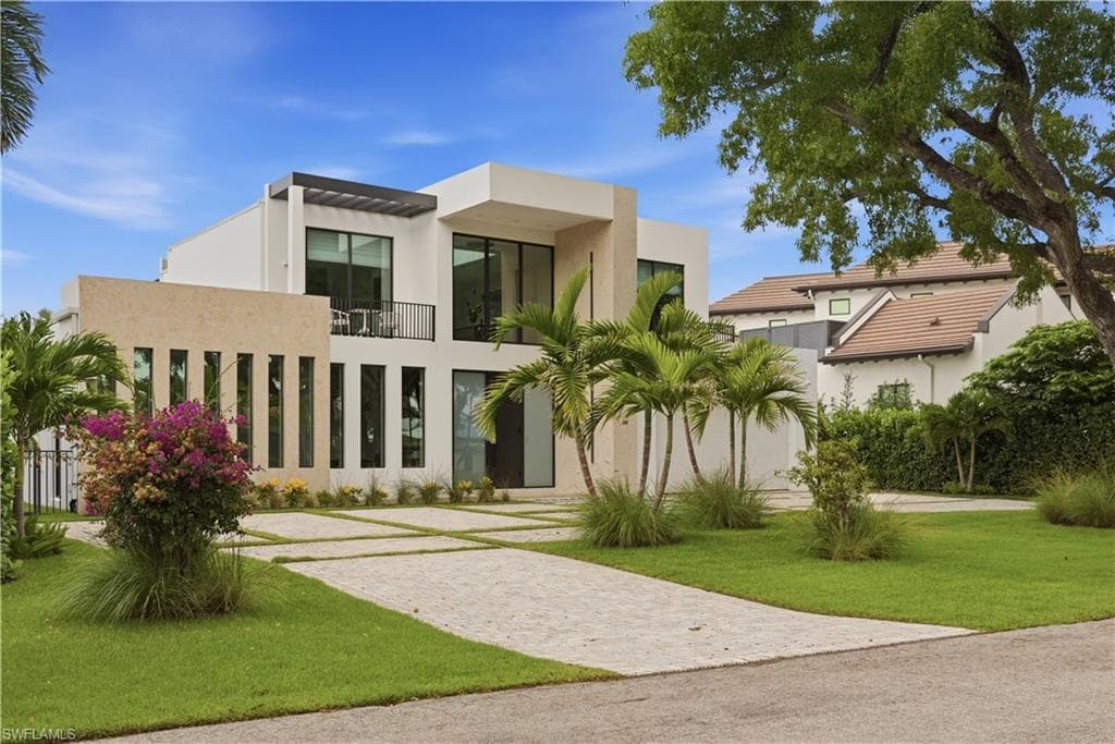 590 6th AVE N NAPLES, FL 34102