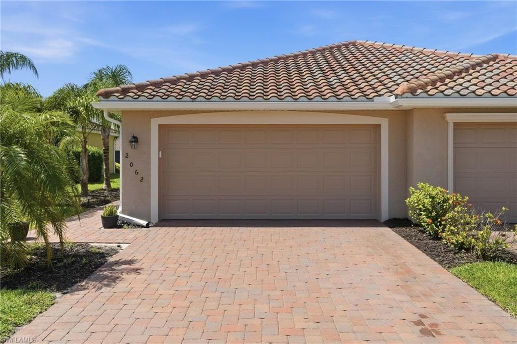2062 Tamarron LN NAPLES, FL 34120