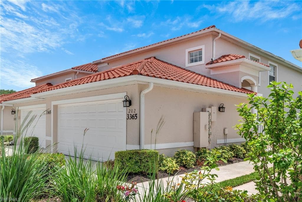 3365 Grand Cypress DR 202 NAPLES, FL 34119