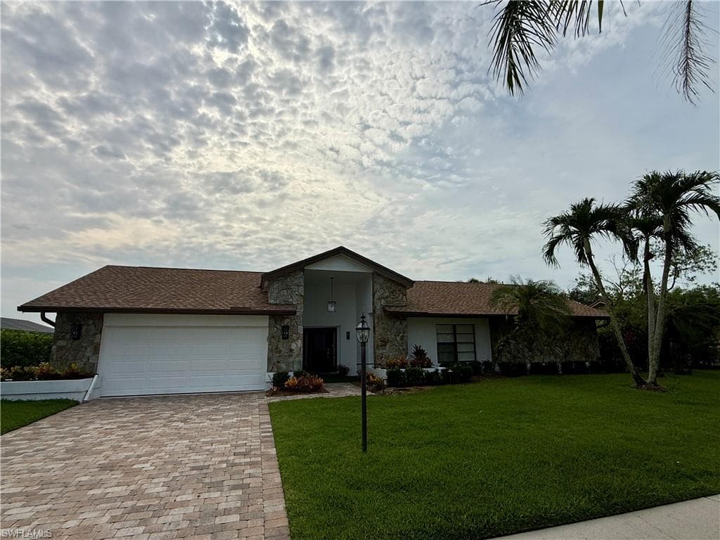 1203 Foxfire LN NAPLES, FL 34104