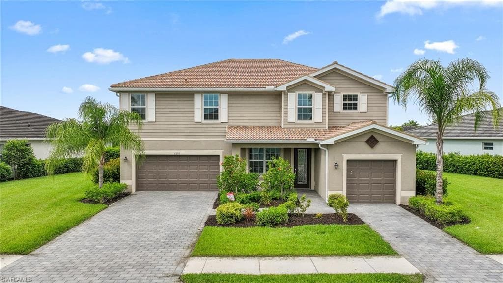 2392 Fallglo ST NAPLES, FL 34120