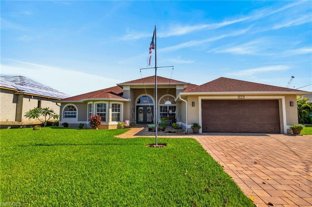 527 SW 40th TER CAPE CORAL, FL 33914