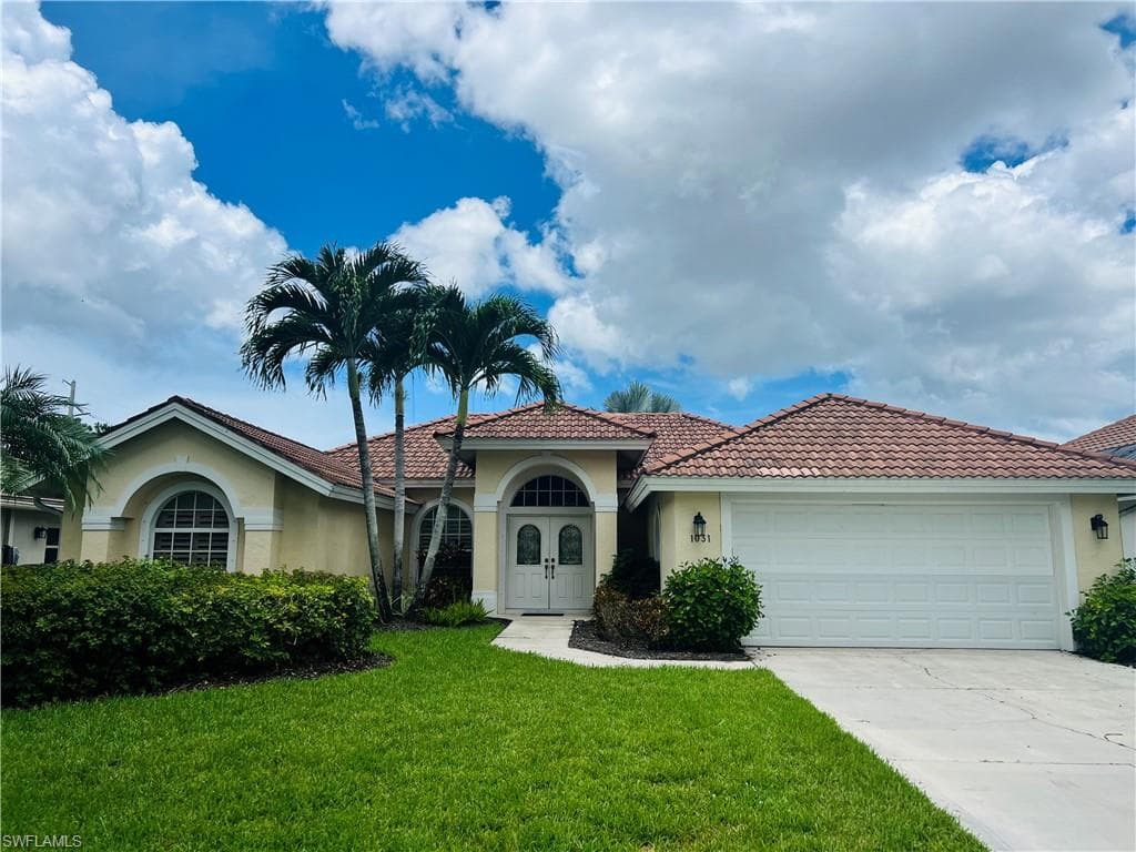1031 Tivoli LN NAPLES, FL 34104