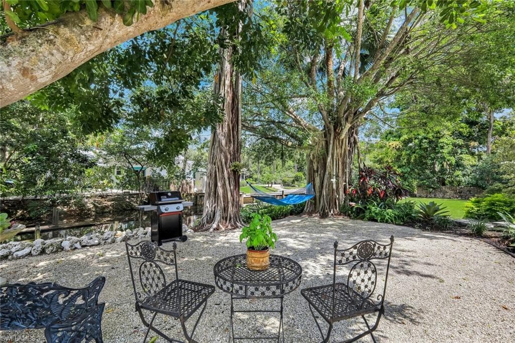 27292 East DR BONITA SPRINGS, FL 34135