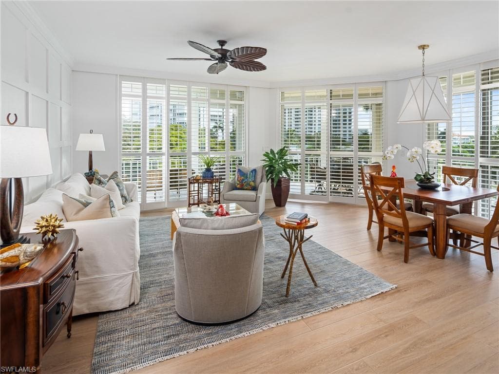 4255 Gulf Shore BLVD N 207 NAPLES, FL 34103