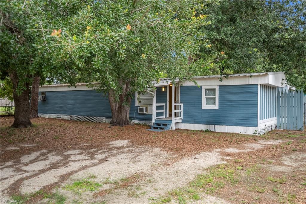 8239 Sevigny DR NORTH FORT MYERS, FL 33917
