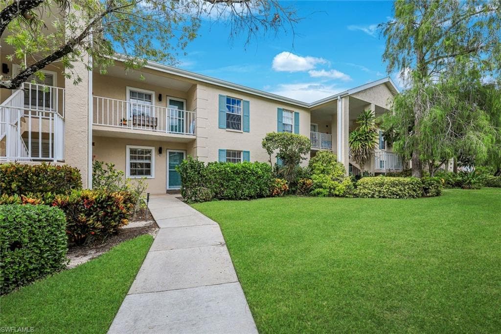 1702 Kings Lake BLVD 102 NAPLES, FL 34112