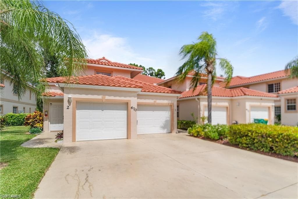 670 Luisa LN 807-1 NAPLES, FL 34104