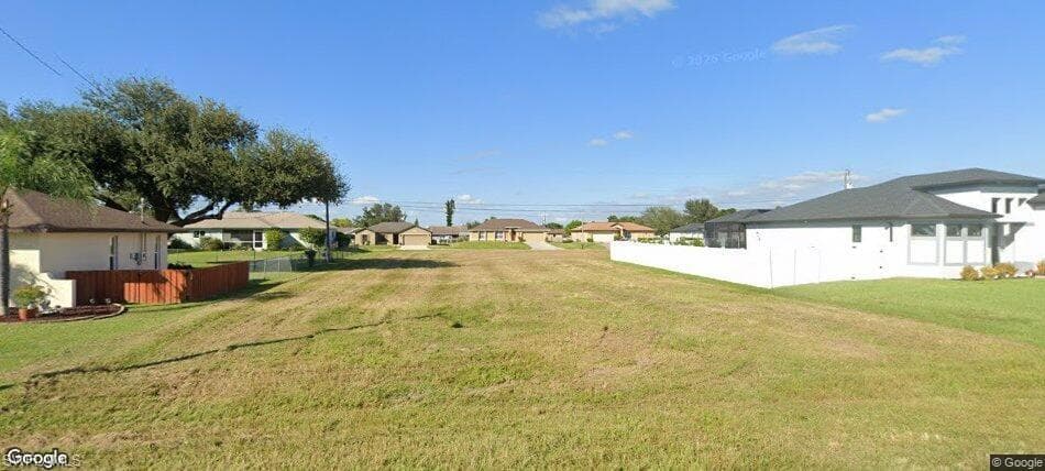 617 SE 1st TER CAPE CORAL, FL 33990