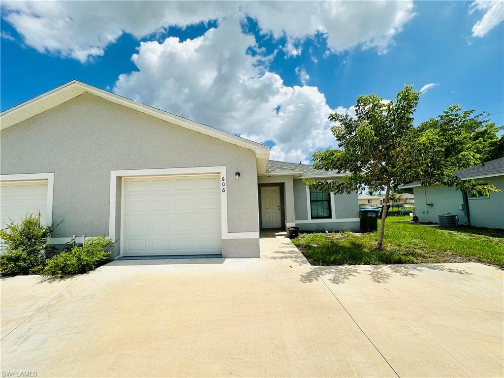 606 SE 8th ST CAPE CORAL, FL 33990