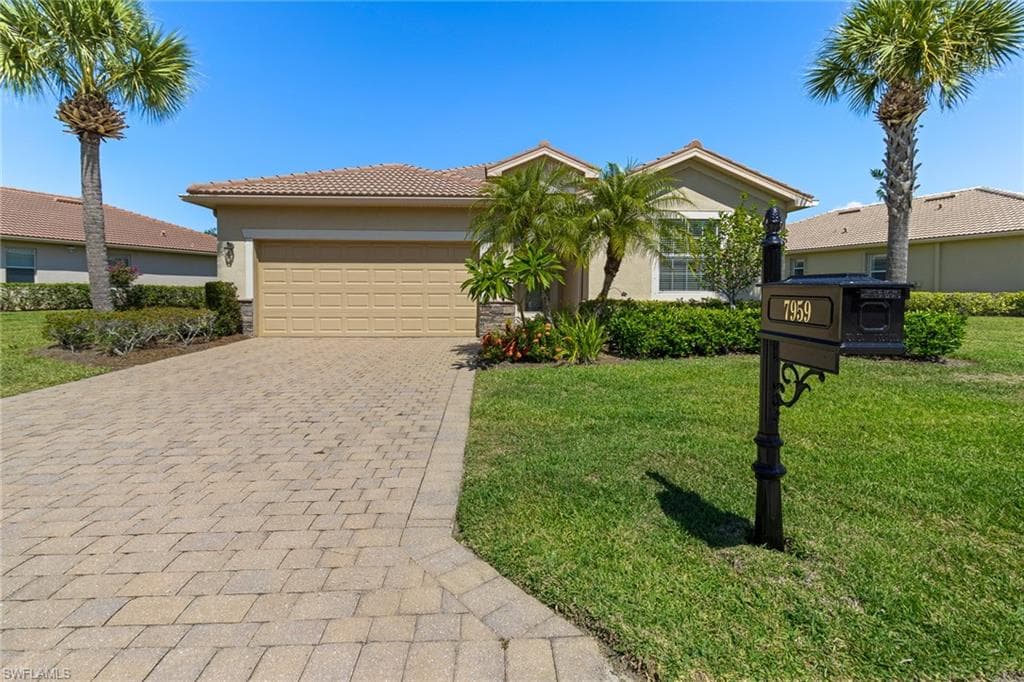 7959 Princeton DR NAPLES, FL 34104