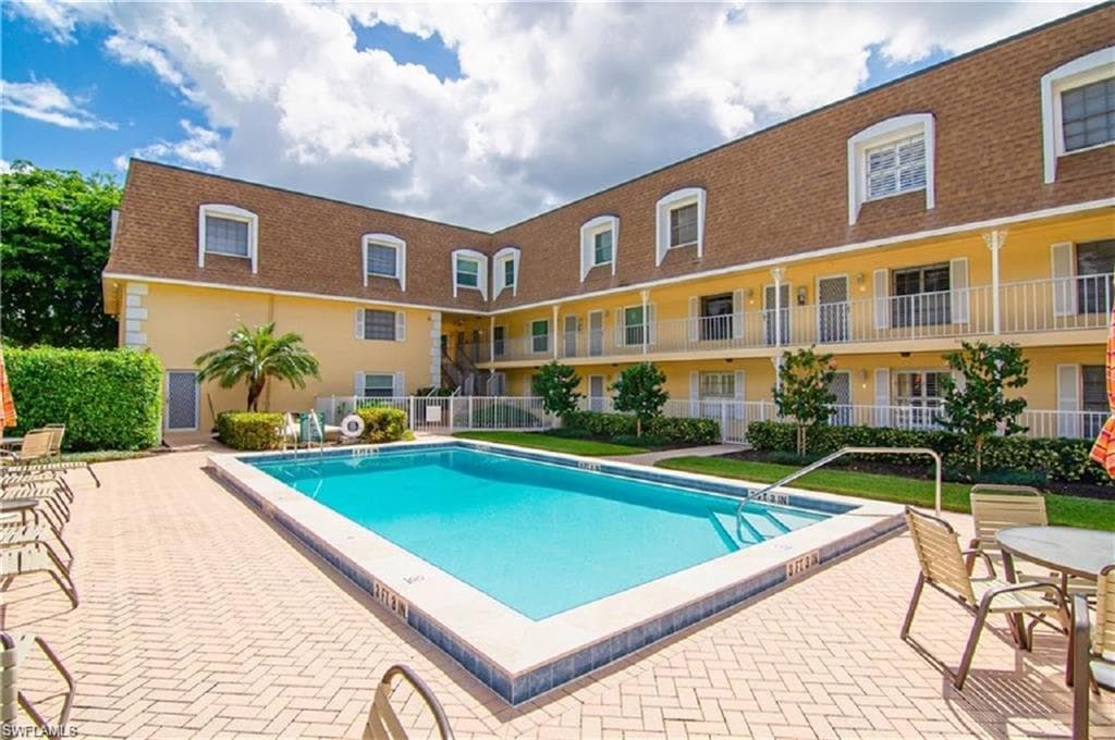 1222 Gordon DR 18 NAPLES, FL 34102