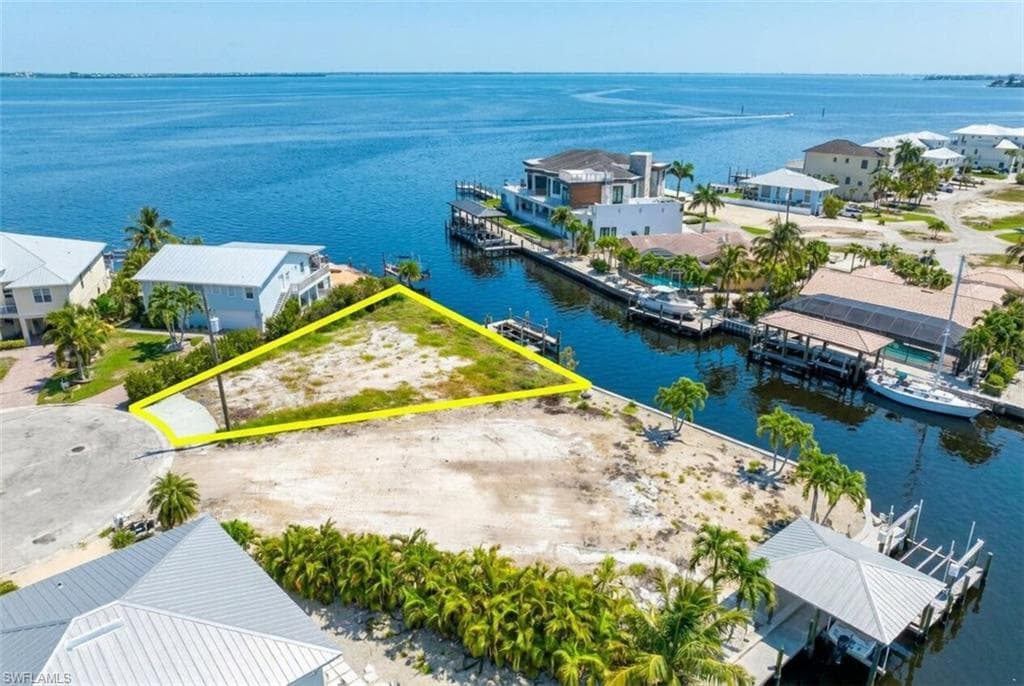 20 Avenida Carita FORT MYERS BEACH, FL 33931